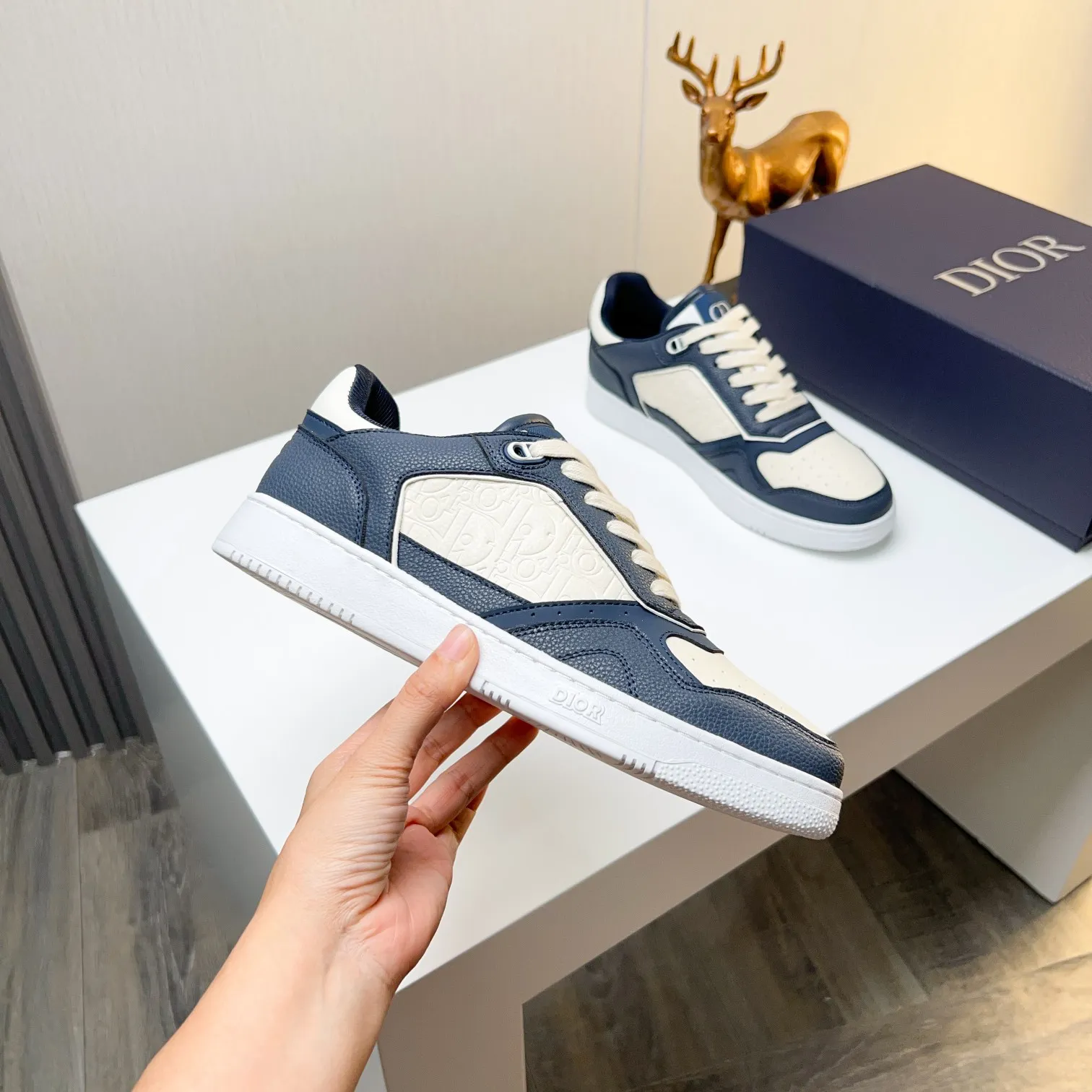 Men's Men's Shoes 💰400 [New] 🦩🦩Dior - Low-top sneakers 2025 spring men's collection new arrivals [Celebrate][Celebrate][Celebrate], reinterpret the basketball shoe design and become a classic Dior item [Strong][Strong][Strong], crafted in black and cream white smooth cowhide with beige suede, leather display on the side The CD logo, tongue, sole and back side are decorated with various distinctive details to enhance the style[666][666], while eyelet details, topstitching and rubber panels highlight the dynamic charm of its athletic style[strong][strong][strong]. It has a two-color rubber sole, which can be matched with various clothing to create a refined look. Size: 38 to 44 (45 can be customized